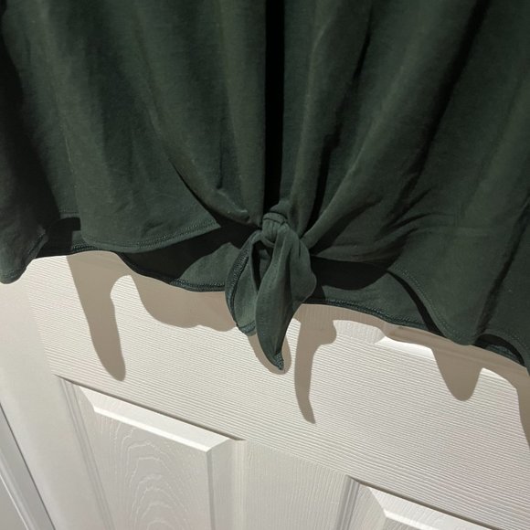 Set of 2 Muscle Tanks (Gap/Old Navy) - Picture 9 of 12